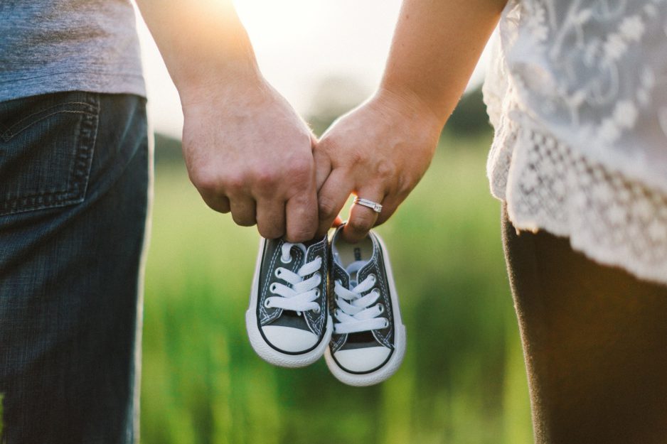 holding-hands-918990_1920 Abogados Vallecas